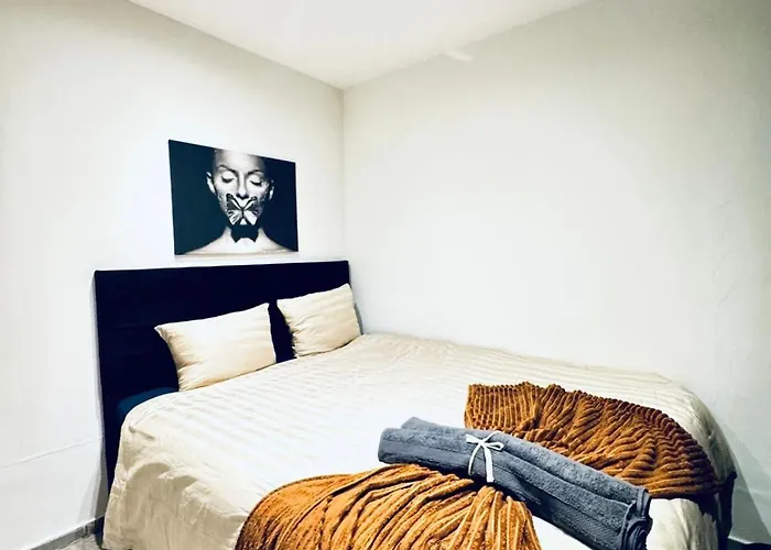 Elegant 5-br Shared Ideal For Groups & Families Apartment