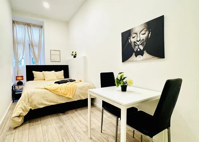 Elegant 5-br Shared Ideal For Groups & Families Apartment