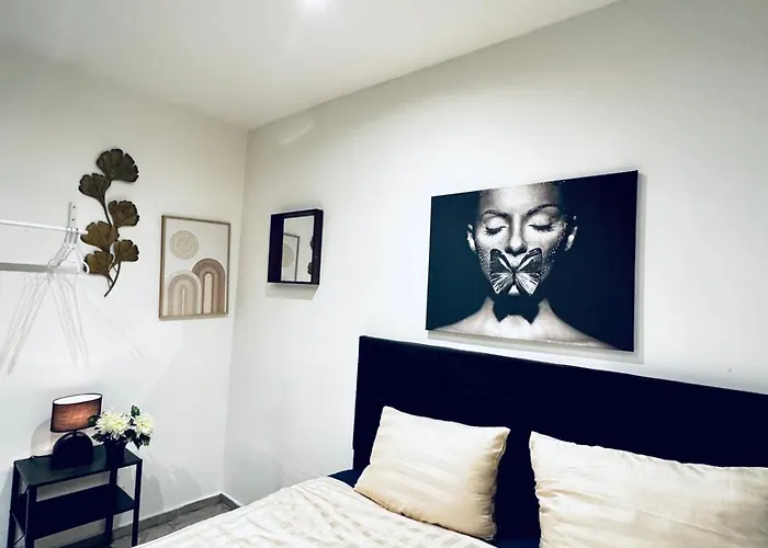 Elegant 5-br Shared Ideal For Groups & Families Apartment *