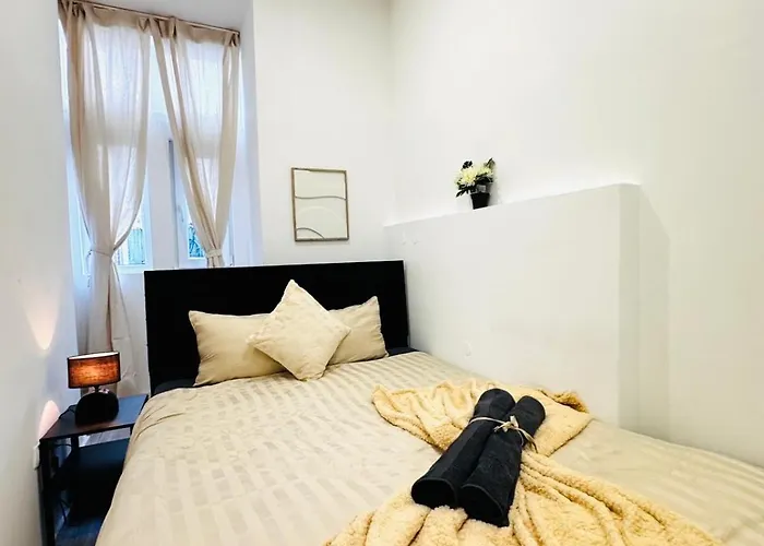 Apartment Elegant 5-br Shared Ideal For Groups & Families *