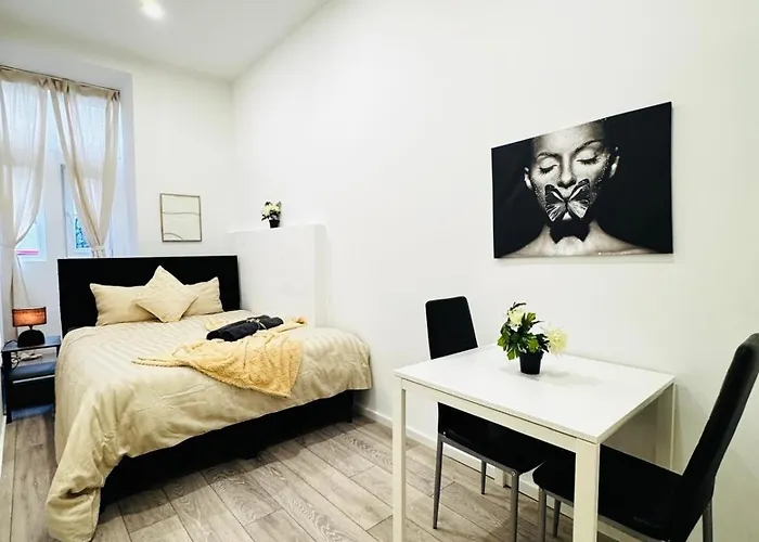 Elegant 5-br Shared Ideal For Groups & Families