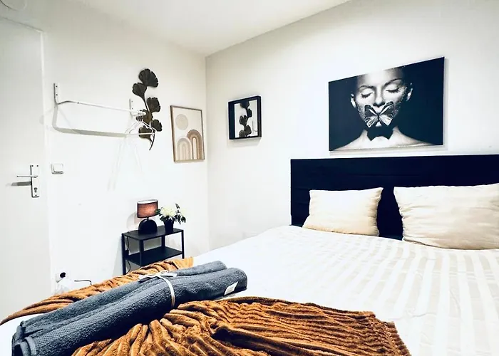 Elegant 5-br Shared Ideal For Groups & Families Apartment