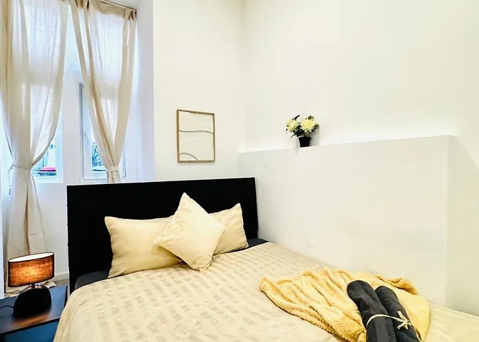 Elegant 5-br Shared Ideal For Groups & Families Apartment
