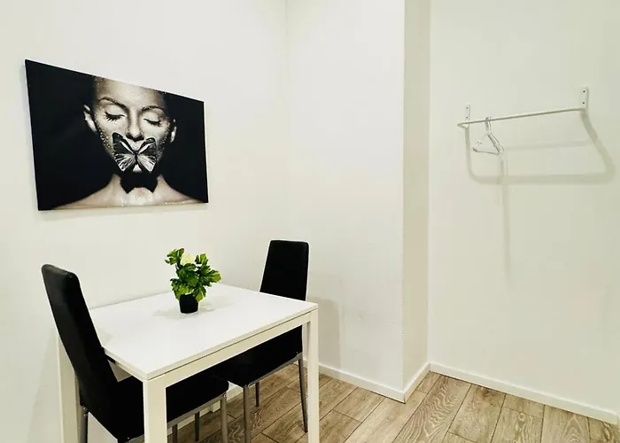 Apartment Elegant 5-br Shared Ideal For Groups & Families
