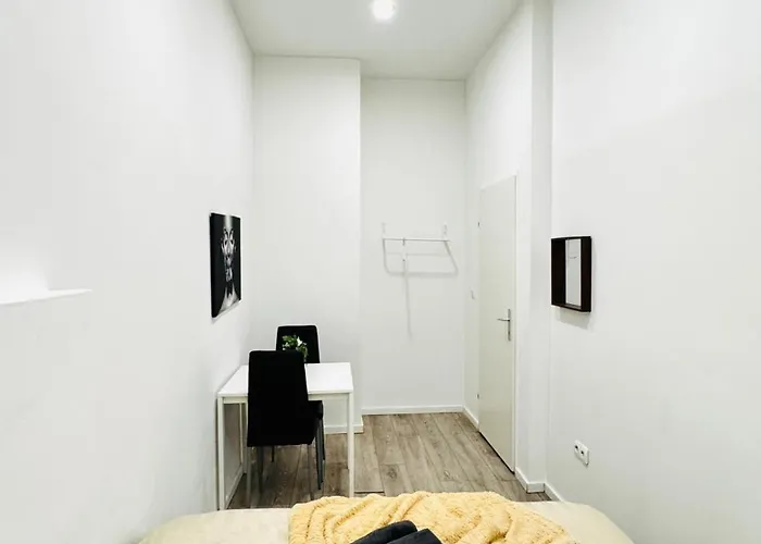 Apartment Elegant 5-br Shared Ideal For Groups & Families *
