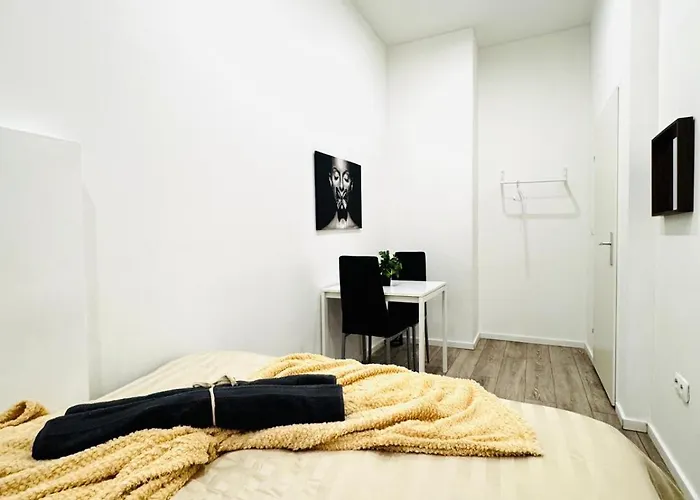 Elegant 5-br Shared Ideal For Groups & Families Apartment