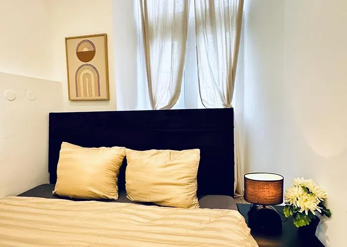 Elegant 5-br Shared Ideal For Groups & Families * Vienna