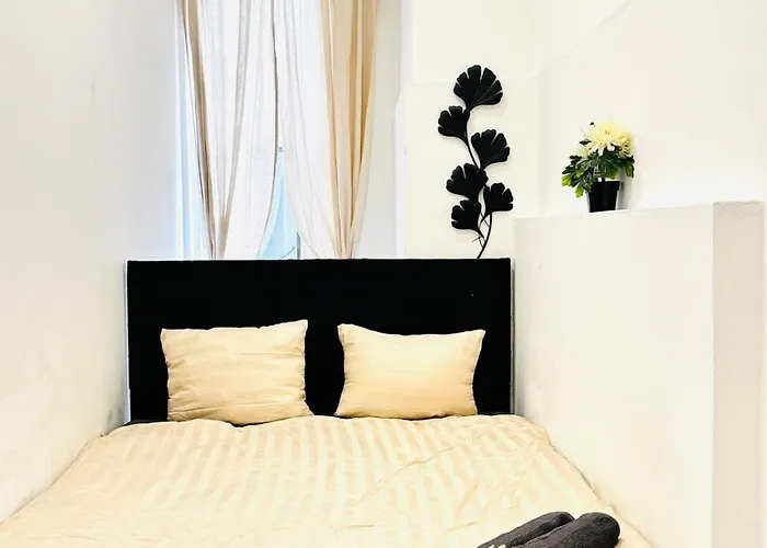 Elegant 5-br Shared Ideal For Groups & Families Apartment