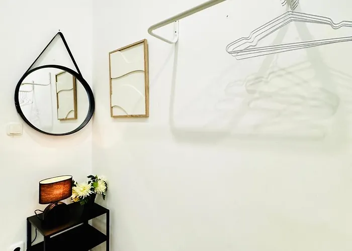 Elegant 5-br Shared Ideal For Groups & Families Apartment