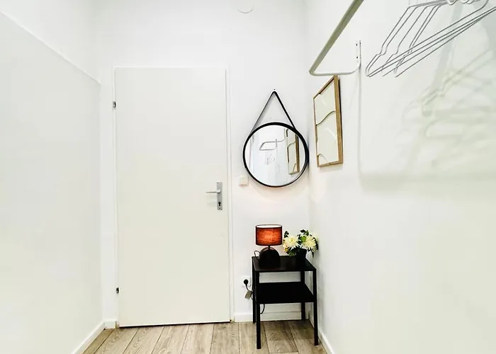 Apartment Elegant 5-br Shared Ideal For Groups & Families