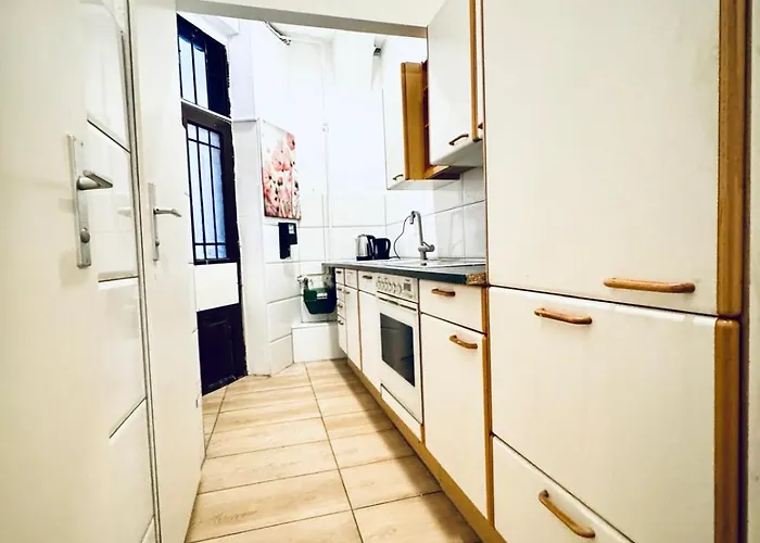Elegant 5-br Shared Ideal For Groups & Families Apartment *