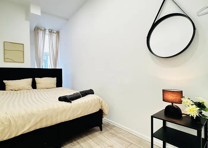 Elegant 5-br Shared Ideal For Groups & Families